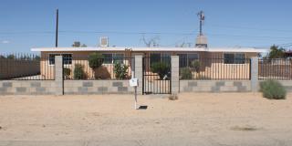 Spacious 3-Bed + 1 Bonus Room, 1.5-Bath Custom Home in California City – Convenient  Cozy! Gallery 1