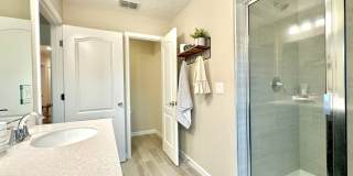 Beautiful Townhome in a perfect location Gallery 11