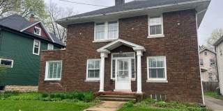 240 W. Locust Street - 3+ Bedrooms/1.5 Bathrooms Gallery 1