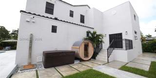 1345 Hollywood Blvd Gallery 54