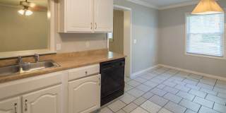 Sensational Three Bedroom Home Located in the Earlewood Community! Gallery 7
