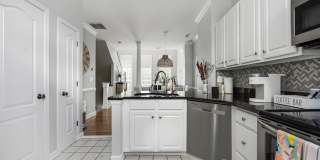 Stylish 3-bedroom townhome in Vermillion in Hustersville Gallery 16