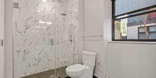 Modern Two Bedroom W/Off Street Parking, Pets Welcomed, & More! Gallery 21