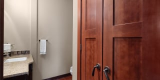 Top Floor Condo for rent! Gallery 9