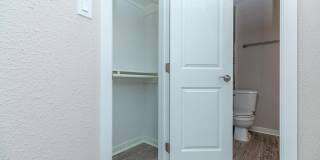 Montabella at Oak Forest Apartments Gallery 31