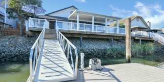 Beautiful Waterfront Single Story Home Gallery 22