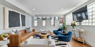 1527 W Pearson Street Gallery 12