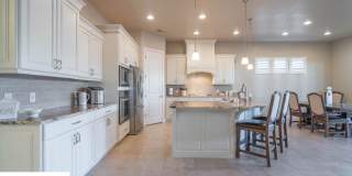 Stunning 2 Bedroom Fully Furnished Home. Community Pool & Mini Golf! Gallery 29