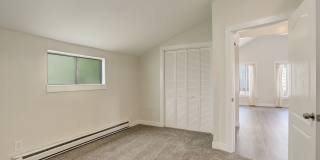 1357 1/2 Chase St Gallery 12