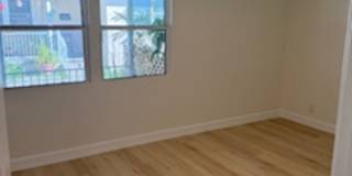 442 N Hollywood Way Gallery 14