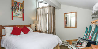 Move in Special! Keystone 2 bed/2bath! Plus Bonus Room  Pool and Hot Tubs!  BIKE STORAGE! Gallery 22