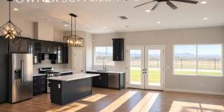 Executive Retreat in Brawley: Spacious 5-Bedroom Home Ideal for Corporate Stays or Refined Family Living Gallery 1