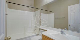 Beautiful 4 BD 2 BA Lincoln Home Gallery 19