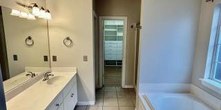 Stunning 3 bedroom, 3 bathroom Home in Desirable Jenks Neighborhood! Gallery 17