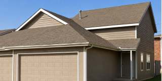 Great 3 Bed 2 Bath Duplex w/ attached 2 car garage! Gallery 1