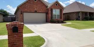 Gorgeous, 3 Bedroom 2 Bath in the King's Manor Addition in Moore WITH STORM SHELTER!!! Gorgeous, 3 Bedroom 2 Bath in the King's Manor Addition in Moore WITH STORM SHELTER!!! Gallery 1