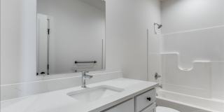 Beautiful Five Bedroom, Two Bathroom Gallery 11