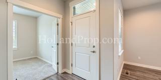 ** NEW PRICE ** Gorgeous 3-Bed Hillsboro Home with a Fenced Yard! Gallery 5