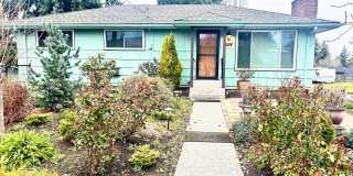 Beautiful Garden Entrance 4 bedroom home in Seattle, minutes away from major highways. Gallery 1