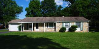 Spacious Rambler Near VRE! Gallery 1