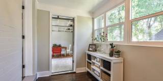 Beautifully remodeled 3 Bedroom Bungalow in Old Town Gallery 26