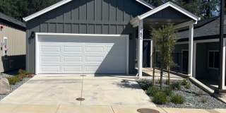 Brand New Build on Old Alturas - ALL Electric with City of Redding Solar! Gallery 1