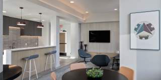 Verso Gallery 28