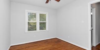 Adorable Two Bedroom Apartment Near Cotswold! Gallery 13
