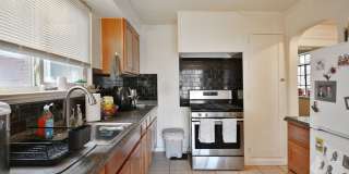 5br,1.5ba, FREE off-street parking, huge front porch, central AC, big backyard, recently remodeled, FREE washer/dryer  & 1 min walk to High St. Gallery 20