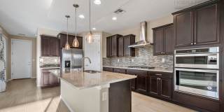 1 MO. FREE RENT! Gorgeous Corner-Lot Townhouse with Mountain Views Gallery 7