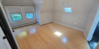 Charming 3 Bedroom-No Broker Fee Gallery 1
