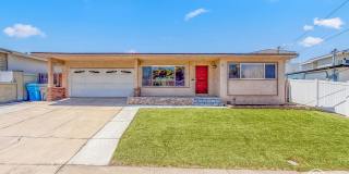 2BD/1BA Home in La Mesa with Turf Yards, Large Backyard, W/D & 2-Car Garage Gallery 1