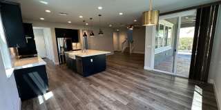 Stunning 4 Bedroom, 3 Bath Mountain House Home Gallery 9