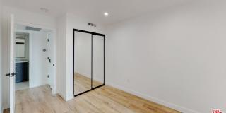 6811 Gloria Ave Gallery 22