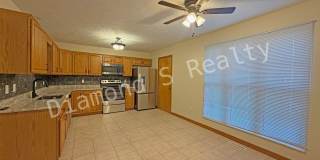 Charming 3 Bedroom in Desirable South Neighborhood! Gallery 5