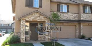 4 bedroom, 3 1/2 bath townhouse Gallery 1