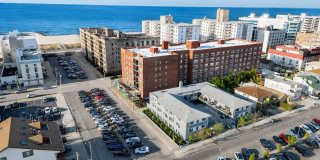 470 E Broadway Gallery 17