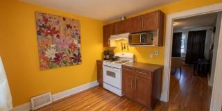 Updated 1 bedroom 1 bath, Upper Level Unit Gallery 5