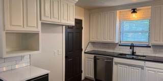Stunning and trendy 3 bed 2 bath 2 car garage in Moore! Gallery 7