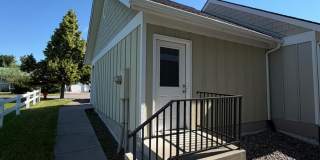 Charming 2-Story Townhome with Vaulted Ceilings Gallery 4