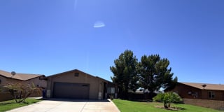 Charming 3-Bedroom Home with Wood Flooring and Large Yard in Yuma Gallery 1