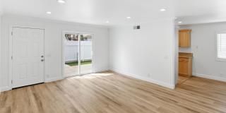 OPEN HOUSE SATURDAY 4/11 - 12PM TO 2PM Sunny and Bright 3 Bedroom End Unit in Yorktown Villas Neighborhood Gallery 7