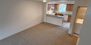 3 Story ~ 3 Bed/3 Bath Townhome in Parkview Village! Gallery 9