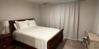 FULLY FURNISHED like-new Townhouse w/ Garage Gallery 16