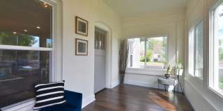 Beautifully remodeled 3 Bedroom Bungalow in Old Town Gallery 7