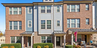 Gorgeous 3-Bed, 3.5-Ba Townhouse w/ First floor Bedroom in Downtown Apex Gallery 1