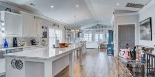 Stunning Bay Front Home Gallery 10
