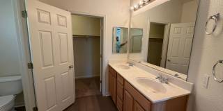 Very Nice 4 Bedroom Home Gallery 21
