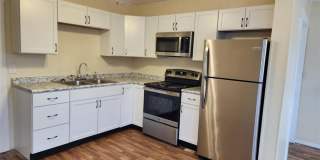 2 Bedroom Home with Large Kitchen.  Pet Friendly!!! Gallery 1