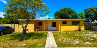 261 NE 40 St Gallery 1